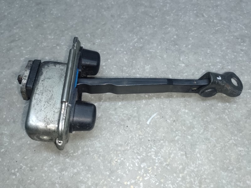 Ограничитель двери передний левый KIA SORENTO UM 14- 2.4 G4KJ Ограничитель двери передний левый KIA SORENTO UM 14- 2.4 G4KJ