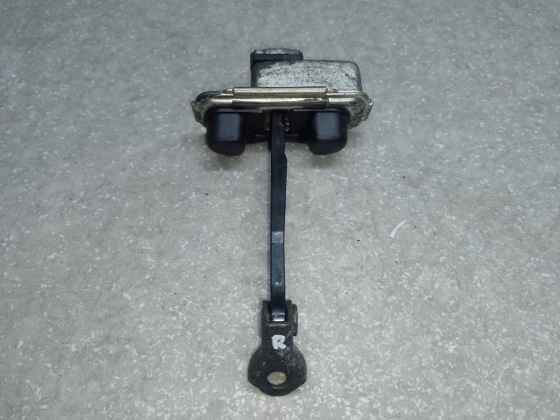 Ограничитель двери передний правый KIA SORENTO UM 14- 2017 2.4 G4KJ 79390-C6000 Б/У