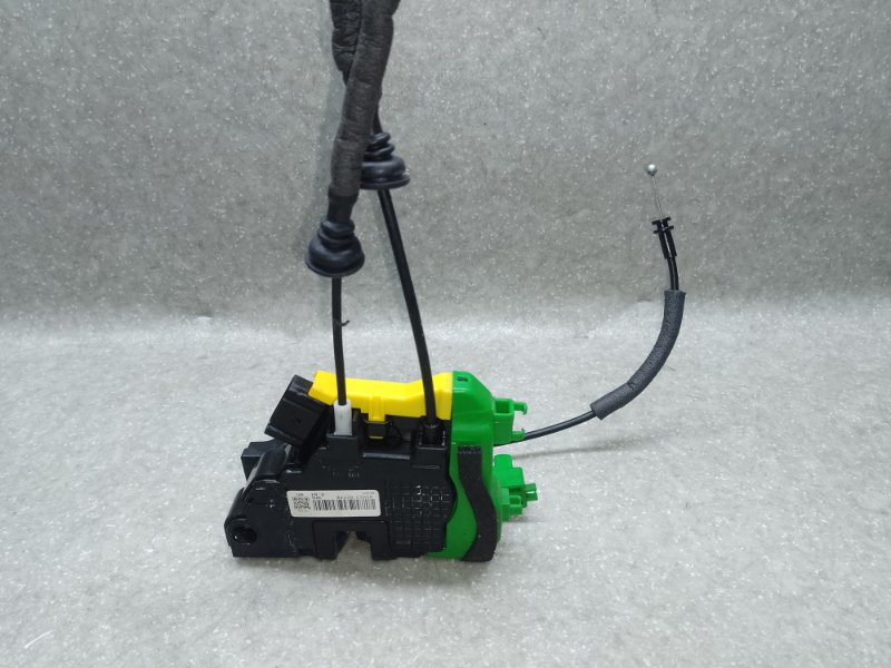 Замок двери передний правый KIA SORENTO UM 14- 2.4 G4KJ