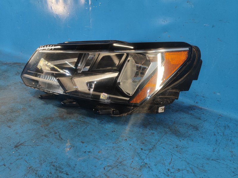 Фара левая PASSAT B8 14- 2015 1.8 CPRA