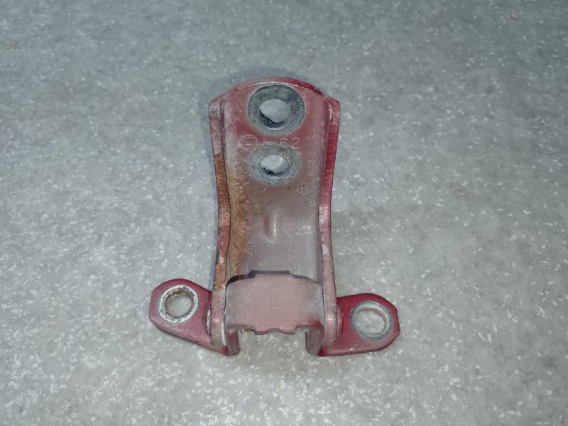 Петля двери нижняя задняя левая NISSAN X-TRAIL/ROGUE T32 13-20 2016 2.5 QR25DE 82421-4CL0A Б/У