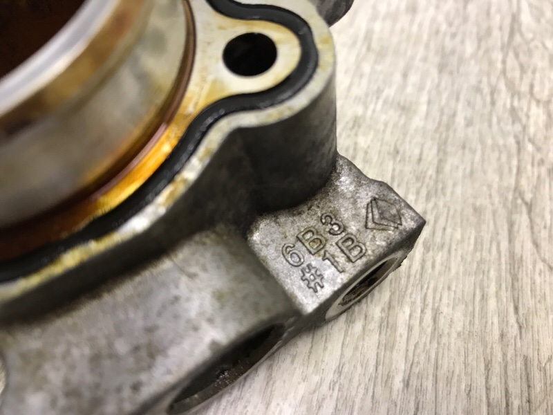 Крышка распредвала OUTLANDER XL 05-13 2007 3.0 6B31