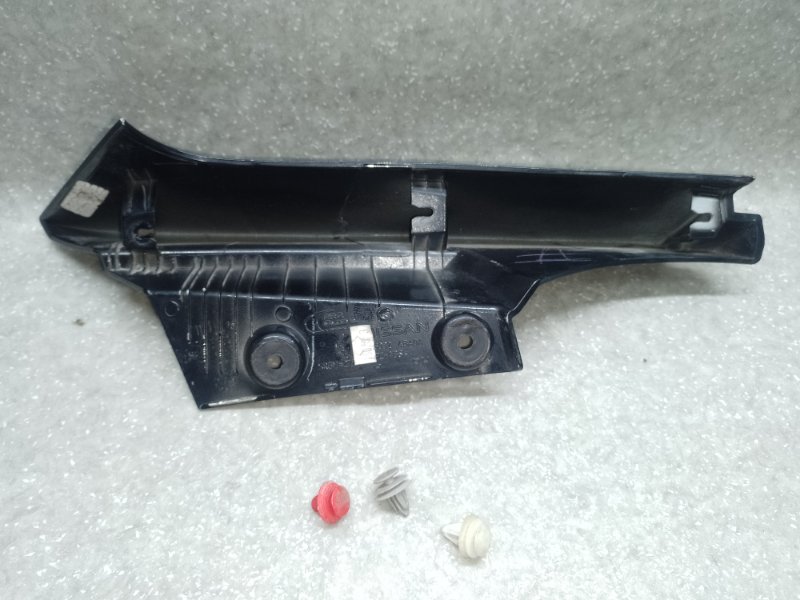 Спойлер крышки багажника правый NISSAN X-TRAIL/ROGUE T32 13-20 2.5 QR25DE