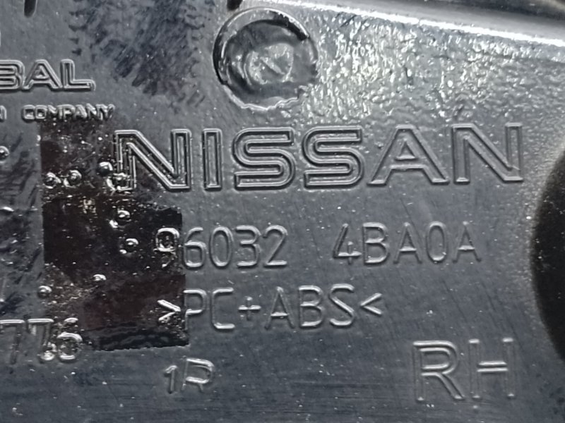 Спойлер крышки багажника правый X-TRAIL/ROGUE T32 13-20 2016 2.5 QR25DE