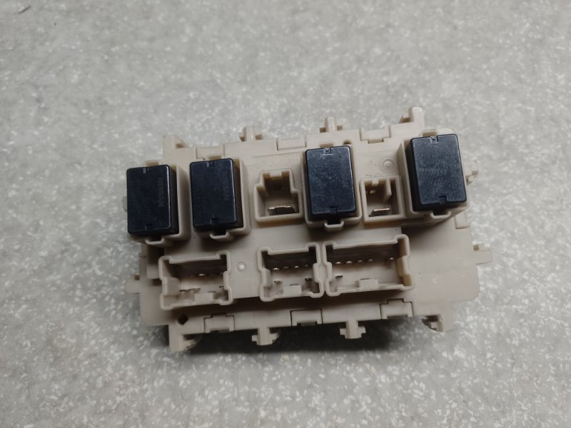 Блок предохранителей салон X-TRAIL/ROGUE T32 13-20 2016 2.5 QR25DE