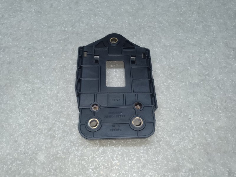 Кронштейн датчика слепых зон левый X-TRAIL/ROGUE T32 13-20 2016 2.5 QR25DE