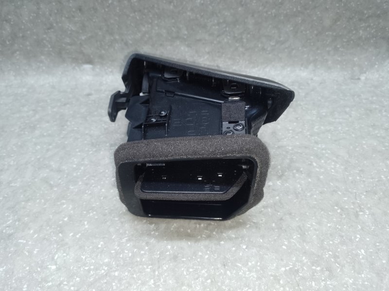 Дефлектор воздушный передний правый X-TRAIL/ROGUE T32 13-20 2016 2.5 QR25DE