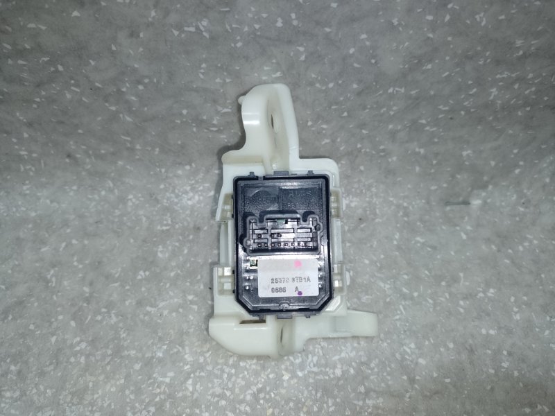 Блок управления зеркалами X-TRAIL/ROGUE T32 13-20 2016 2.5 QR25DE