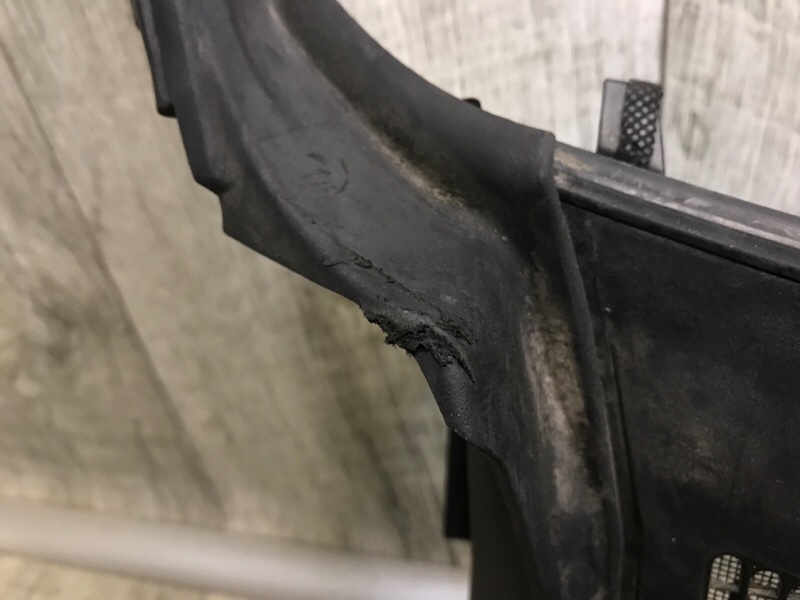 Пластик под лобовое стекло / Жабо CAMRY 55 14-17