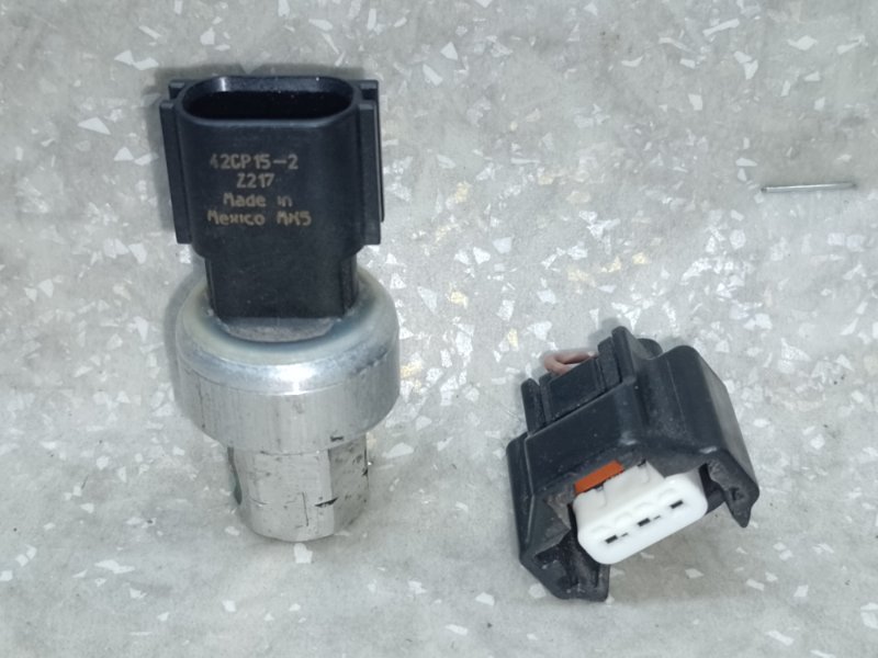 Запчасть датчик давления кондиционера MITSUBISHI OUTLANDER XL 05-13 3.0 6B31 MR306627 Б/У Датчик давления кондиционера MITSUBISHI OUTLANDER XL 05-13 3.0 6B31 MR306627 Б/У