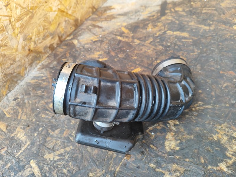 Патрубок воздушного фильтра SUZUKI KIZASHI 09-14 J24B