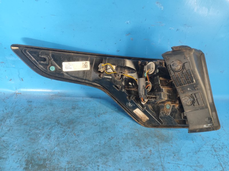 Фонарь наружный правый ESCAPE 12-19