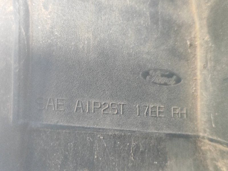 Фонарь наружный правый ESCAPE 12-19