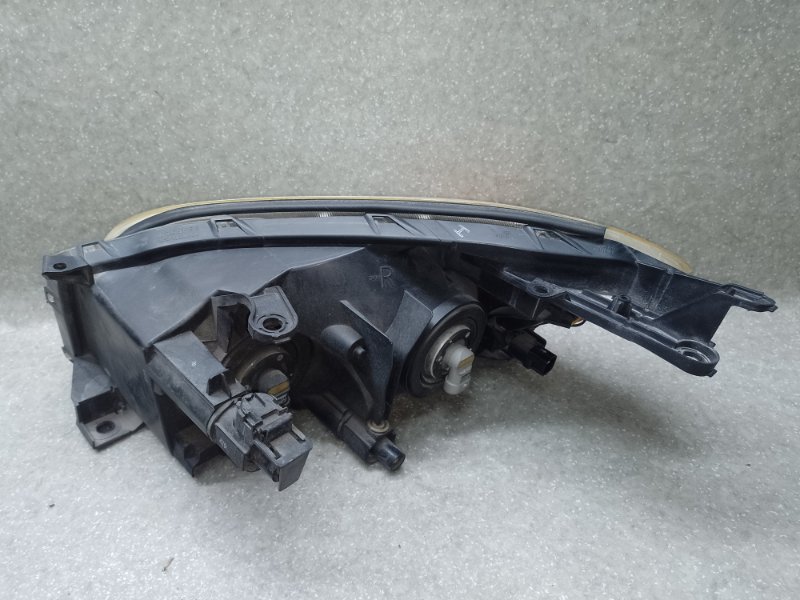 Фара правая RAV4 05-12 2006 2.4 2AZFE
