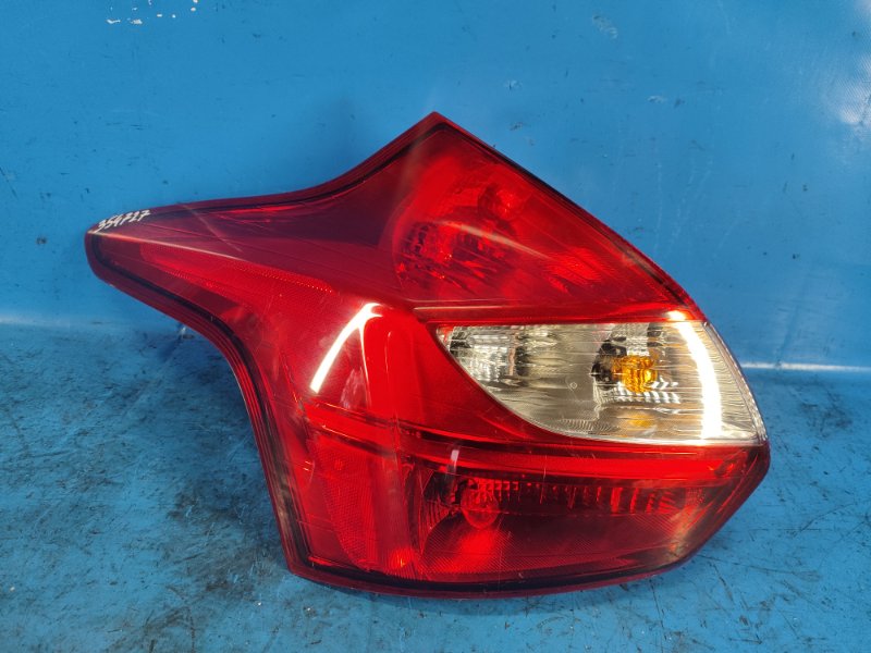 Фонарь наружный левый FORD FOCUS 10-18 2013 2.0 C20HDEX DM5Z-13405-C Б/У