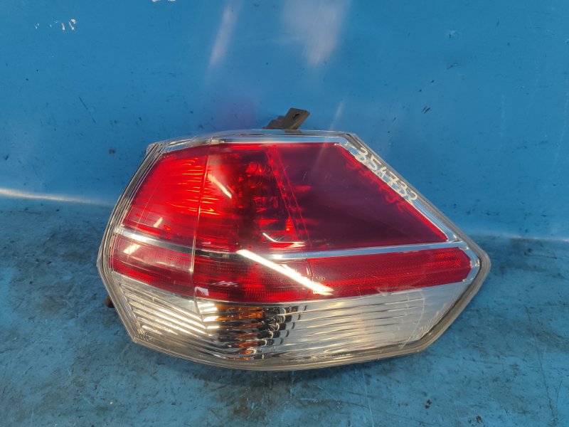 Фонарь наружный правый NISSAN X-TRAIL/ROGUE T32 13-20 2016 2.5 QR25DE 26550-4BA0A Б/У