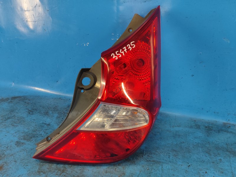 Запчасть фонарь наружный правый HYUNDAI ACCENT RB 10- 92402-1R210 Б/У Фонарь наружный правый HYUNDAI ACCENT RB 10- 92402-1R210 Б/У