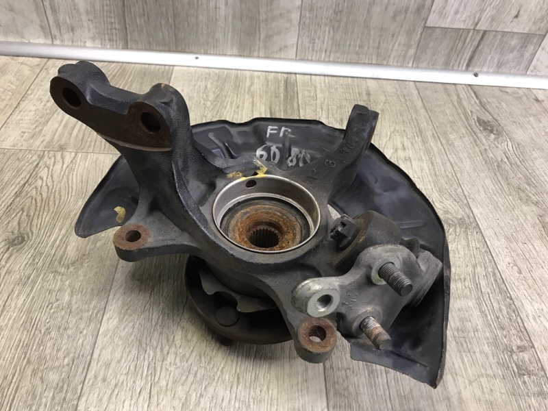 Кулак поворотный правый SOLARA 03-09 COUPE 2.4 2AZFE