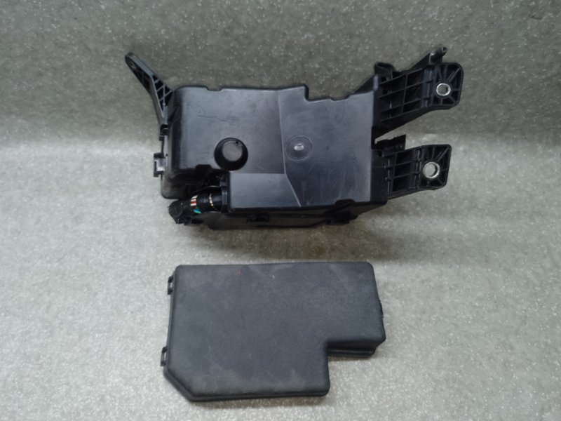 Блок предохранителей моторный отсек левый RAV4 05-12 2006 2.4 2AZFE Блок предохранителей моторный отсек левый RAV4 05-12 2006 2.4 2AZFE