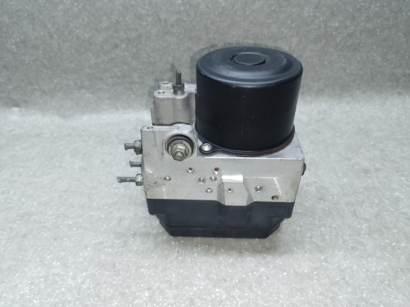 Блок ABS TOYOTA RAV4 05-12 2.4 2AZFE