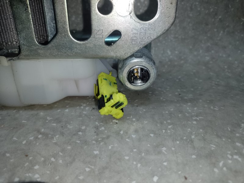 Ремень безопасности передний правый RAV4 05-12 2006 2.4 2AZFE