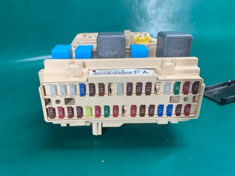 Блок предохранителей салон AVALON 05-12 2006 3.5 2GR-FE