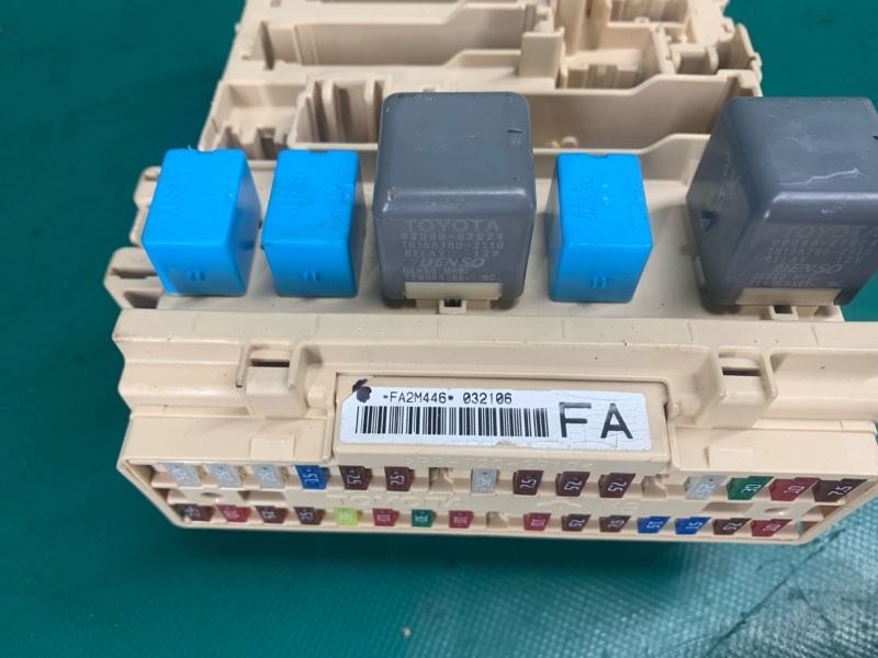 Блок предохранителей салон TOYOTA AVALON 05-12 3.5 2GR-FE