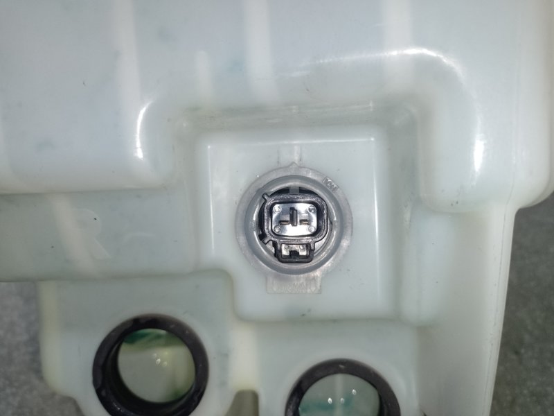 Бачок омывателя TOYOTA RAV4 05-12 2.4 2AZFE Бачок омывателя TOYOTA RAV4 05-12 2.4 2AZFE