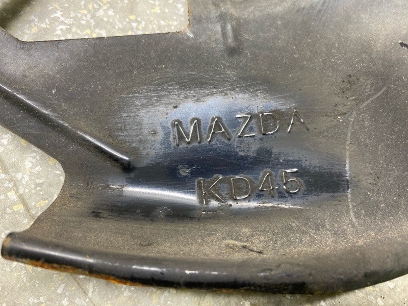 Защита тормозного диска передняя правая MAZDA 3 BM 13-19