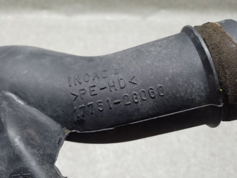 Патрубок воздушного фильтра TOYOTA RAV4 05-12 2.4 2AZFE Патрубок воздушного фильтра TOYOTA RAV4 05-12 2.4 2AZFE