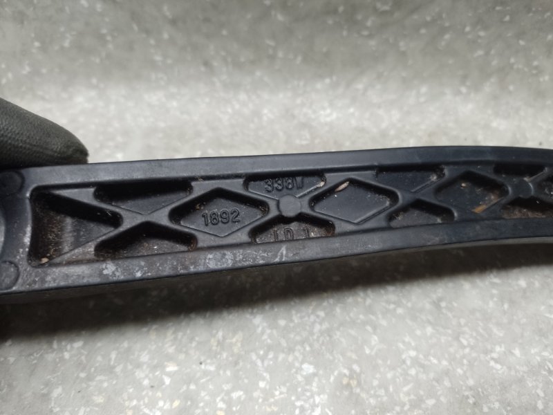 Поводок стеклоочистителя передний левый RAV4 05-12 2006 2.4 2AZFE