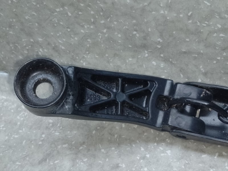 Поводок стеклоочистителя передний правый TOYOTA RAV4 05-12 2.4 2AZFE