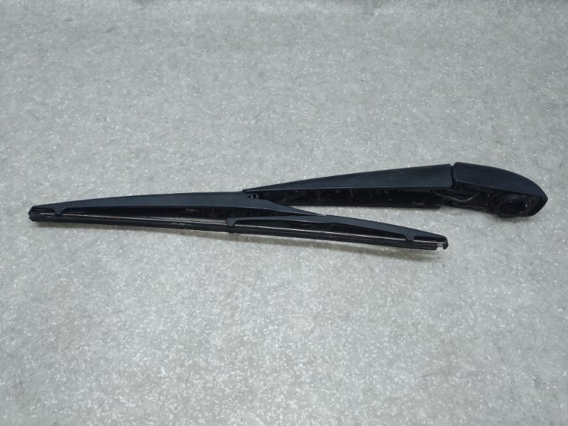 Поводок стеклоочистителя задний TOYOTA RAV4 05-12 2006 2.4 2AZFE 85241-42070 Б/У