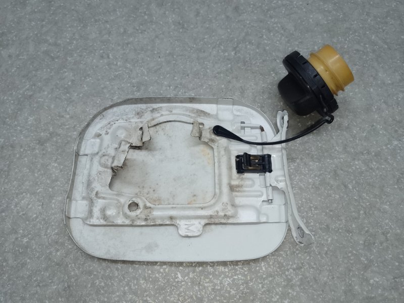 Лючок топливного бака RAV4 05-12 2006 2.4 2AZFE