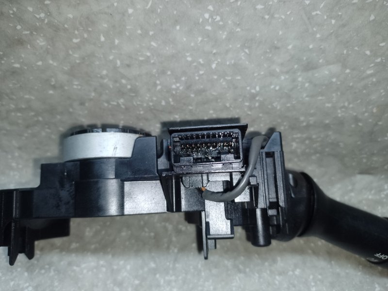 Подрулевой переключатель левый TOYOTA RAV4 05-12 2.4 2AZFE Подрулевой переключатель левый TOYOTA RAV4 05-12 2.4 2AZFE