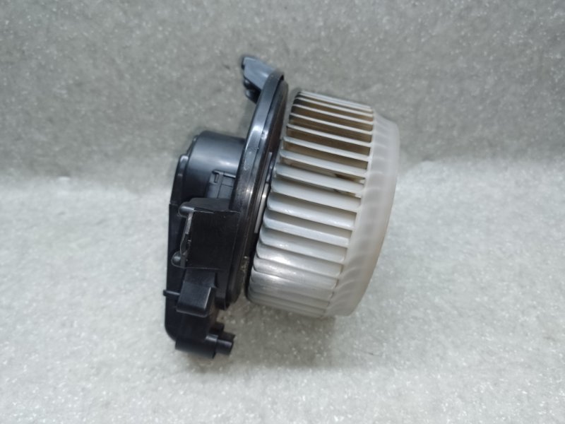 Моторчик печки TOYOTA RAV4 05-12 2.4 2AZFE Моторчик печки TOYOTA RAV4 05-12 2.4 2AZFE