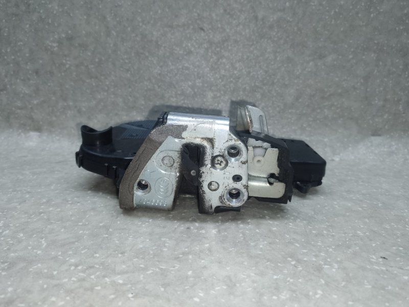 Замок двери передний правый TOYOTA RAV4 05-12 2.4 2AZFE Замок двери передний правый TOYOTA RAV4 05-12 2.4 2AZFE