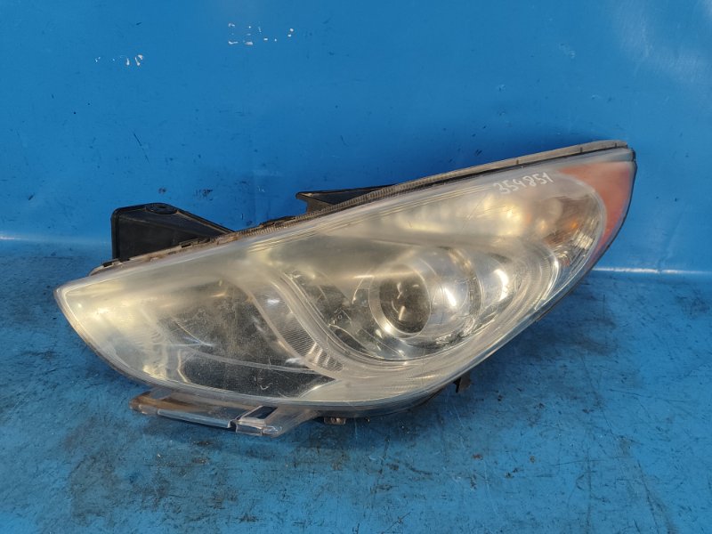 Запчасть фара левая HYUNDAI SONATA YF 10-14 2012 2.4 G4KK 92101-4R050 Б/У Фара левая HYUNDAI SONATA YF 10-14 2012 2.4 G4KK 92101-4R050 Б/У