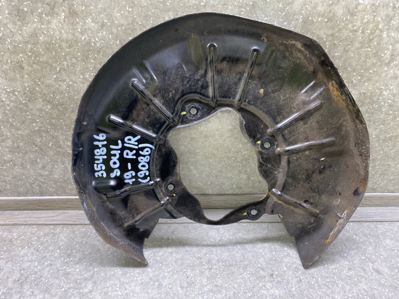 Запчасть защита тормозного диска задняя правая KIA SOUL SK3 19- 2021 G4FJ 1.6 58391-J9100 Б/У Защита тормозного диска задняя правая KIA SOUL SK3 19- 2021 G4FJ 1.6 58391-J9100 Б/У