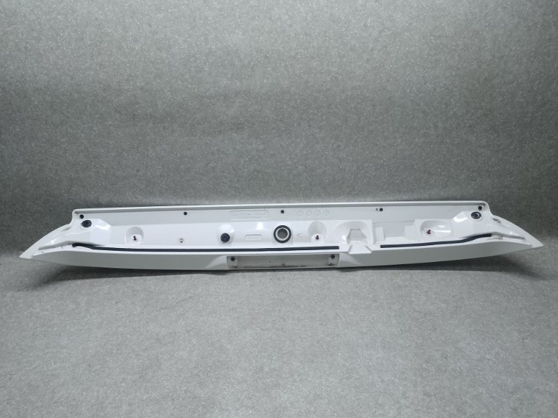 Спойлер крышки багажника TOYOTA RAV4 05-12 2.4 2AZFE