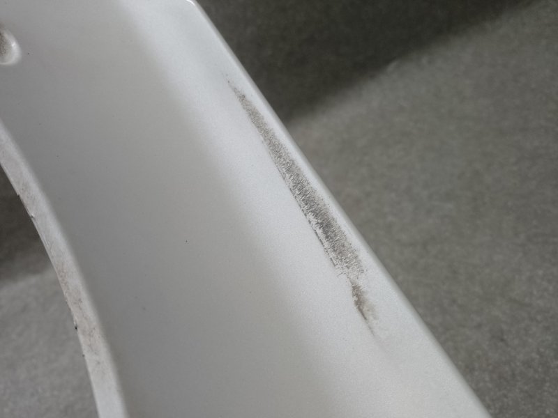 Накладка крышки багажника правая TOYOTA RAV4 05-12 2.4 2AZFE