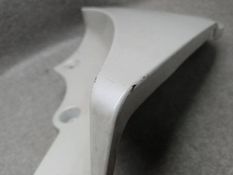 Накладка крышки багажника правая TOYOTA RAV4 05-12 2.4 2AZFE