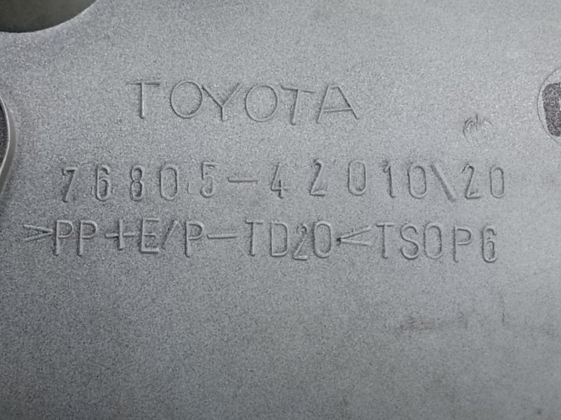 Накладка крышки багажника правая RAV4 05-12 2006 2.4 2AZFE