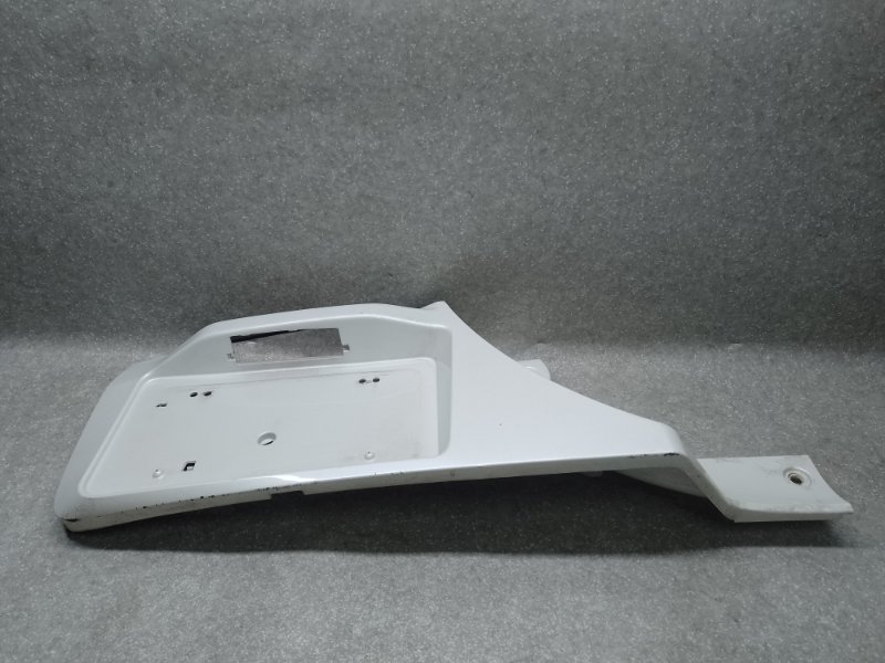 Накладка крышки багажника левая TOYOTA RAV4 05-12 2.4 2AZFE