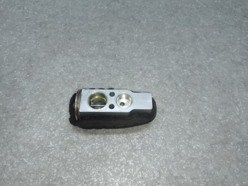 Клапан кондиционера TOYOTA RAV4 05-12 2006 2.4 2AZFE 88515-42090 Б/У