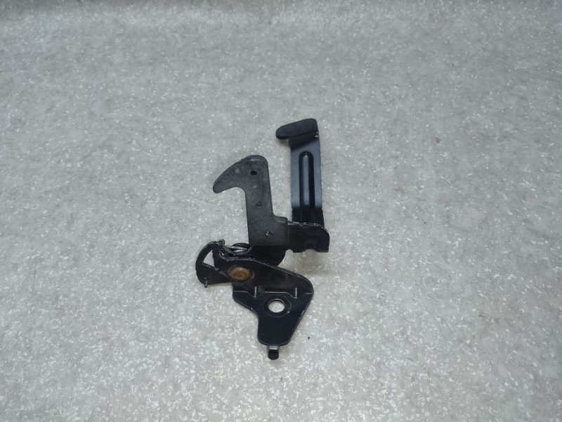 Крюк замка капота RAV4 05-12 2006 2.4 2AZFE