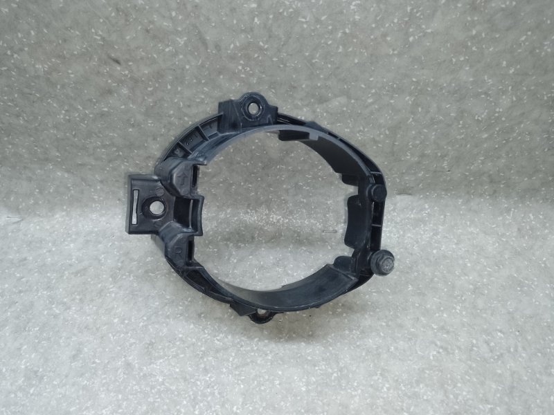 Кронштейн противотуманной фары правый TOYOTA RAV4 05-12 2006 2.4 2AZFE 52125-42020 Б/У
