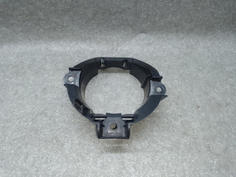 Кронштейн противотуманной фары правый TOYOTA RAV4 05-12 2.4 2AZFE
