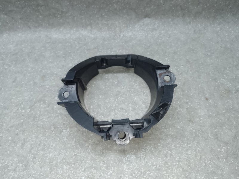 Кронштейн противотуманной фары левый TOYOTA RAV4 05-12 2.4 2AZFE
