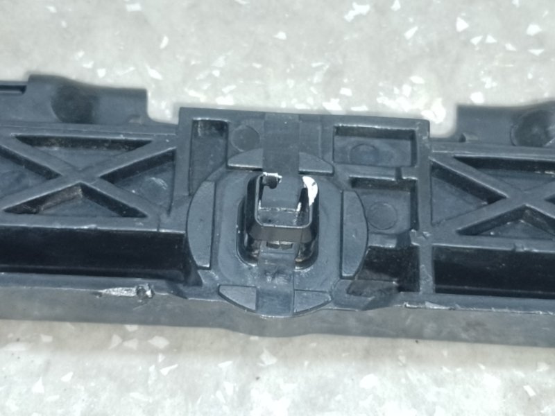 Кронштейн заднего бампера правый TOYOTA RAV4 05-12 2.4 2AZFE